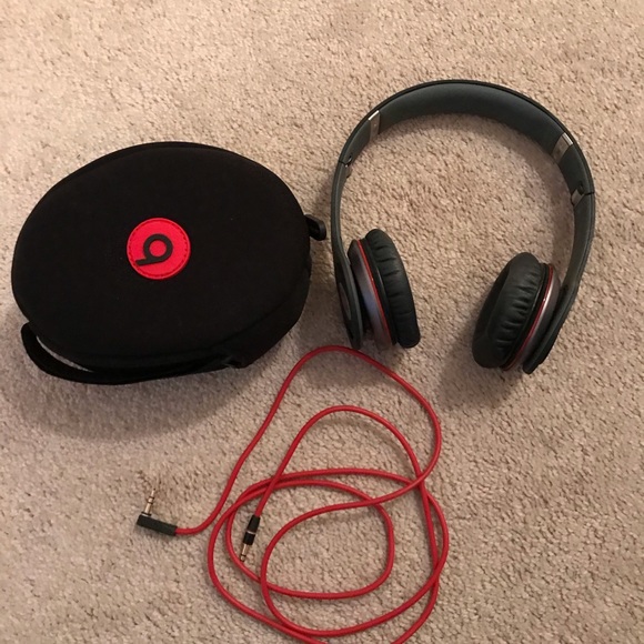 Beats By Dr. Dre Black and Red - Picture 1 of 3